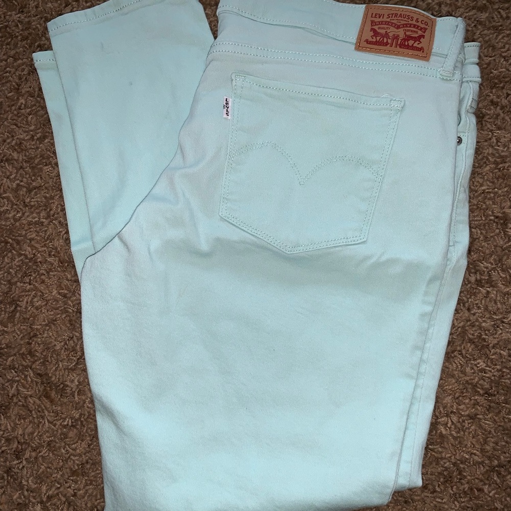 Woman’s Skinny Crop Levi’s